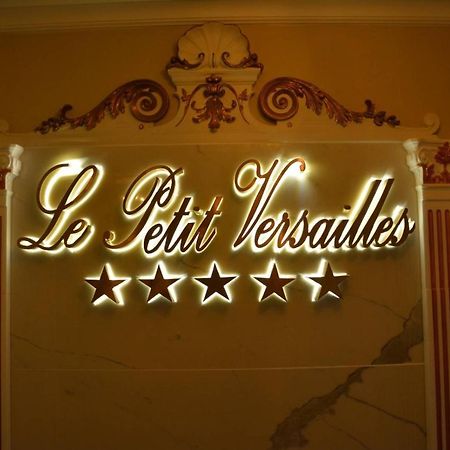Le Petit Versailles Vernon  Exterior photo